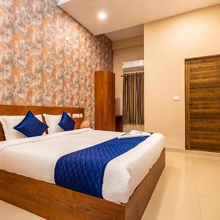 Yaad Residency Hotel Kochi Exterior photo