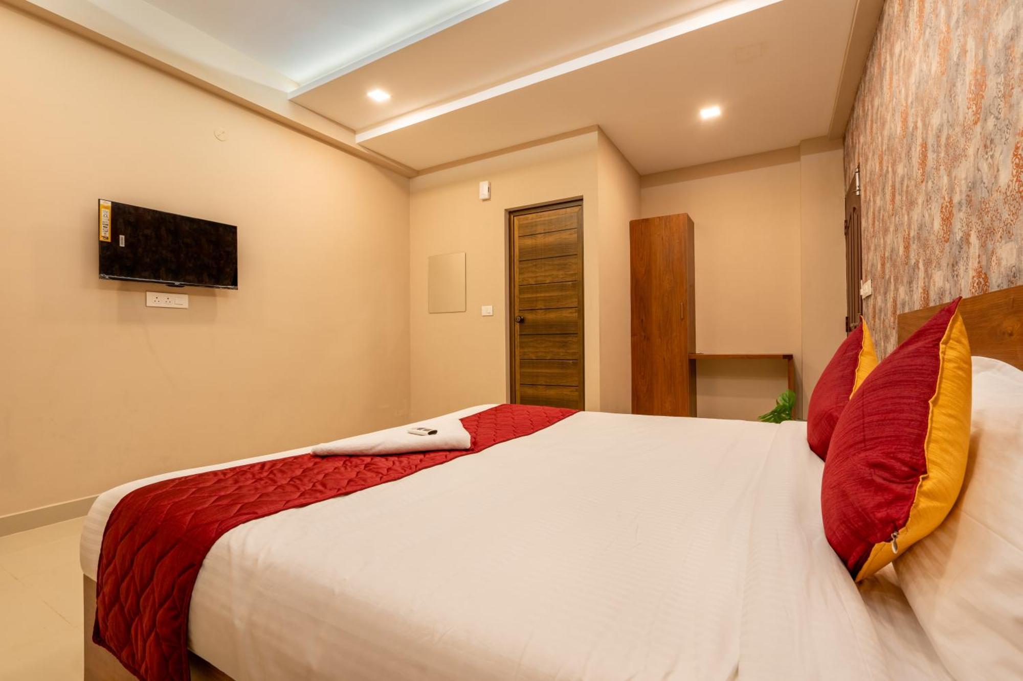 Yaad Residency Hotel Kochi Exterior photo
