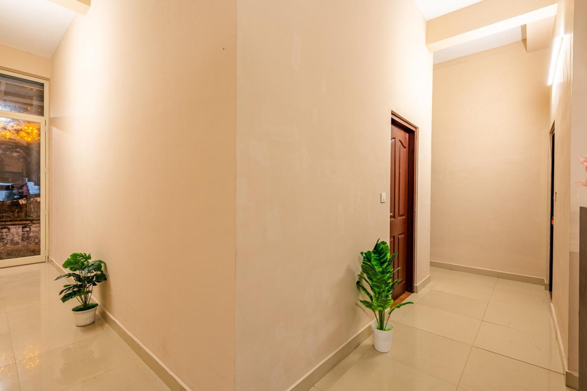 Yaad Residency Hotel Kochi Exterior photo